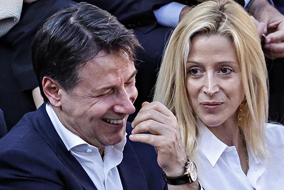 Giuseppe Conte e la compagna Olivia Paladino