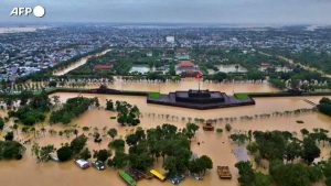 Vietnam-piogge-record-allagata-l-ex-capitale-imperiale-di-Hue (1)