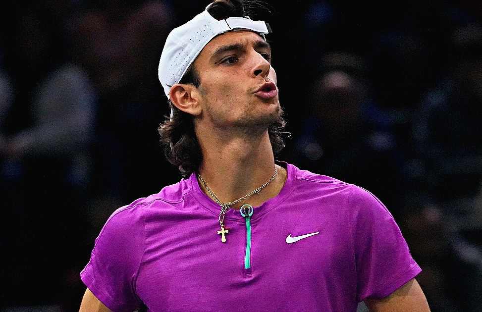 Tennis, Musetti ai quarti ad Atene: battuto in rimonta Stan Wawrinka