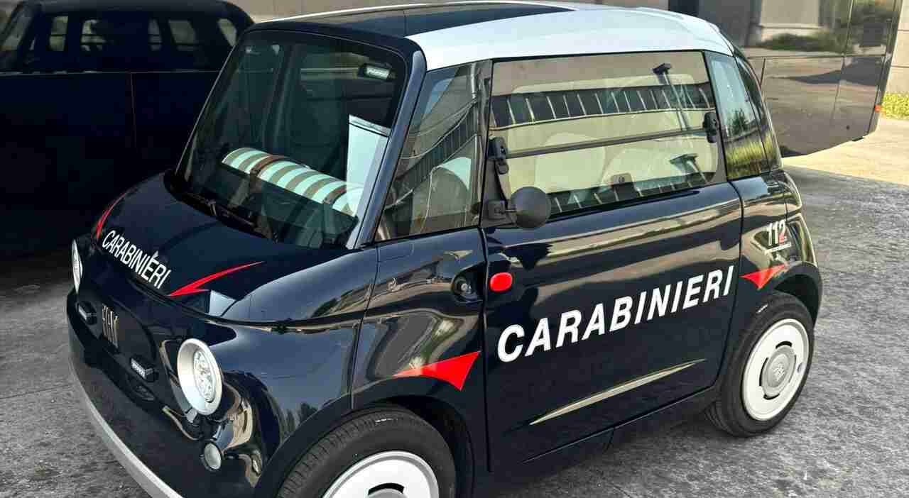 Sicurezza del Natale, i carabinieri schierano la nuova Fiat Topolino elettrica