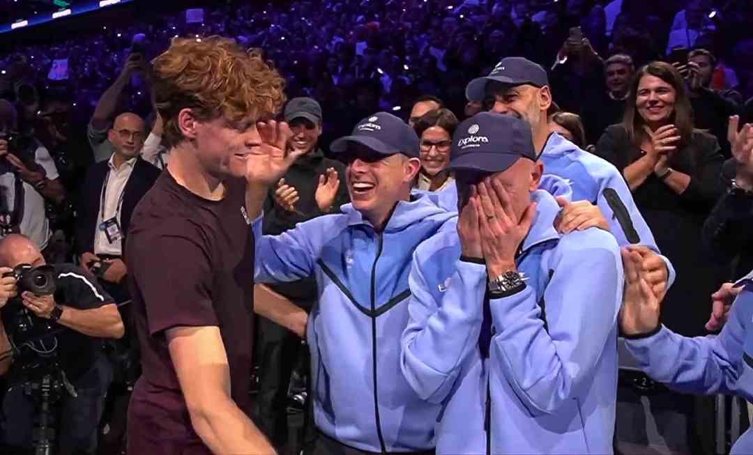 Sinner batte Alcaraz 6 4, 6 4: primo titolo agli ATP Finals per l’italiano Sinner batte Alcaraz 6 4, 6 4: primo titolo agli ATP Finals per l’italiano