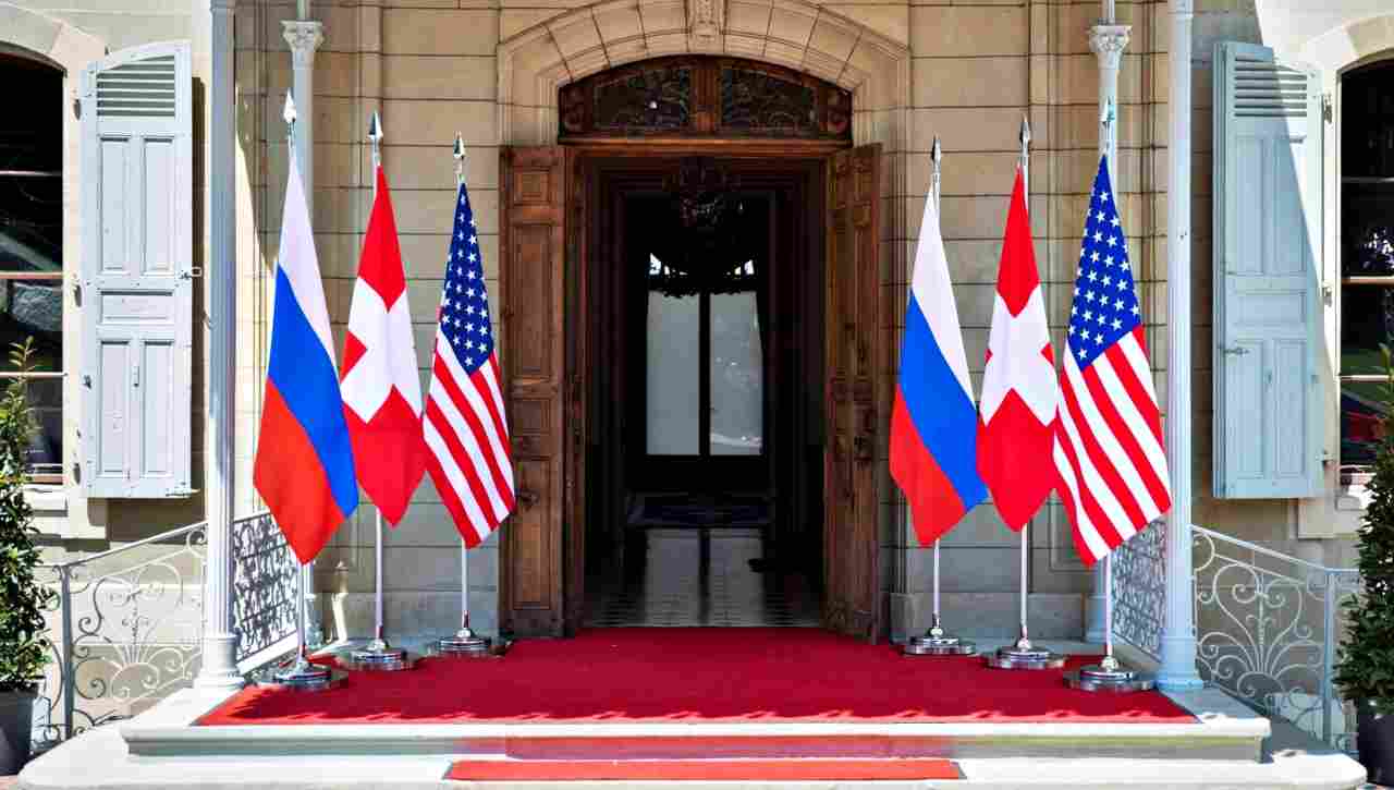Doppio fronte: trattative Occidente Russia a Ginevra, pressioni su Kiev per il negoziato