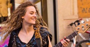 Victoria De Angelis (1)