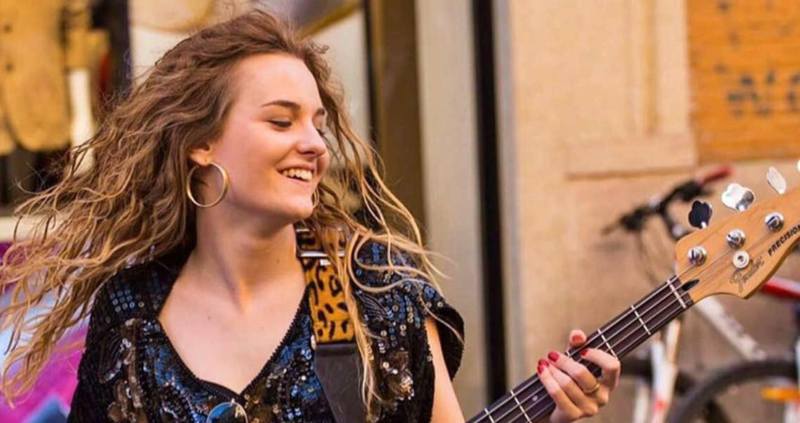 Victoria De Angelis (1)