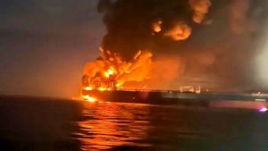 due-petroliere-della-flotta-fantasma-russa-colpite-da-droni-navali-nel-mar-nero-al-largo-della-turchia (1)