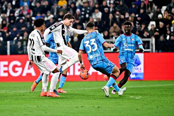 Milan e Juventus vincono e rilanciano le ambizioni: Leao porta i rossoneri in vetta, Yildiz firma la doppietta che piega il Cagliari