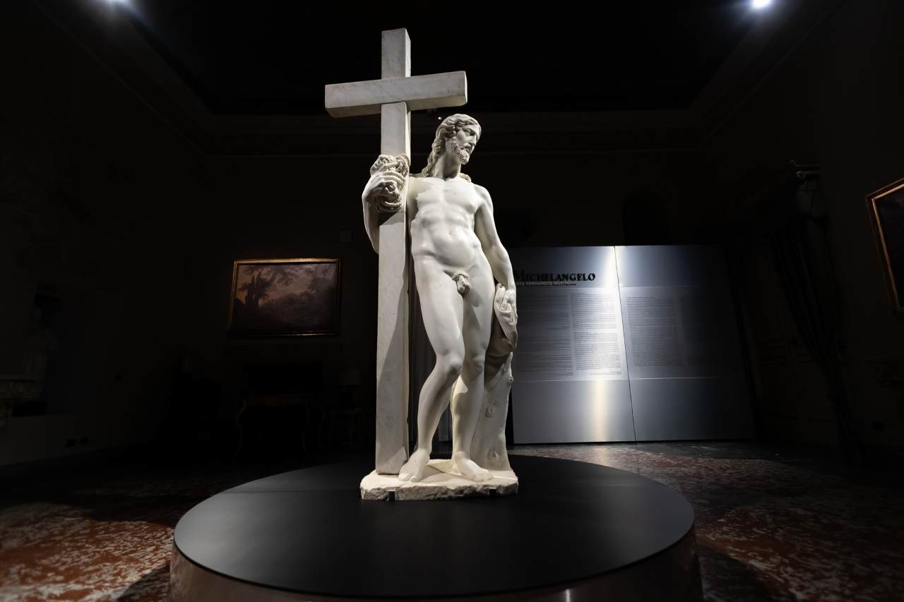 palermo il cristo di michelangelo con la vena nera debutta a palazzo reale