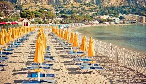 Caso Italo Belga scuote la Sicilia, 3.100 concessioni balneari finite sotto la lente Caso Italo Belga scuote la Sicilia, 3.100 concessioni balneari finite sotto la lente