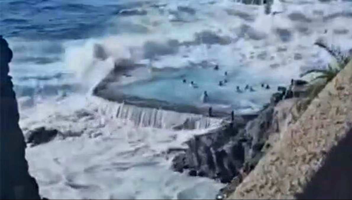 Tenerife, quattro morti travolti da un’onda anomala a Los Gigantes Tenerife, quattro morti travolti da un’onda anomala a Los Gigantes