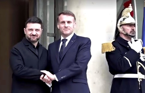 Zelensky a Parigi: l’Europa vitale per la pace in Ucraina. Macron alza la pressione su Mosca