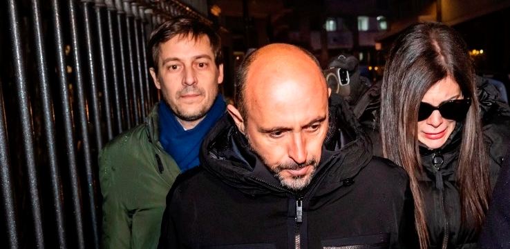 In primo piano Jacques Moretti e la moglie Jessica Maric