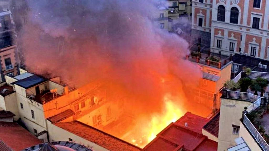 teatro-sannazaro-incendio-1280x720