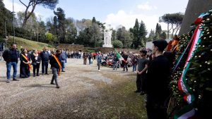Fosse Ardeatine, Mattarella a Mausoleo rende omaggio a 335 vittime
