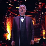 Lo Zócalo si ferma per Bocelli: trecentomila voci nel cuore del Messico