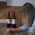 Alcol e donne: un’epidemia silenziosa che avanza da un decennio attraverso tutte le generazioni