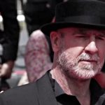 Dal rigore di Ferguson all’abito da zingaro sulla Croisette: Cantona torna a Cannes e si racconta senza filtri