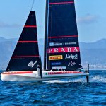 Luna Rossa supera Emirates New Zealand e apre con una vittoria le regate preliminari di Cagliari verso Napoli 2027