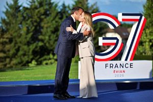 G7, leader riuniti a Évian-les-Bains