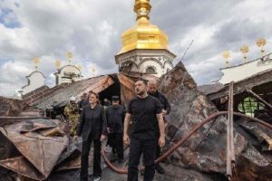 Zelensky_visita_la_Cattedrale_della_Dormizione_dopo_lattacco_russo