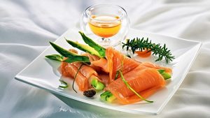 Involtini-di-salmone-e-asparagi-al-brandy