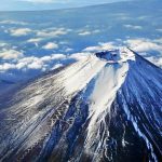 Giappone, padre lascia figlio di 7 anni da solo sul Fuji per continuare la scalata