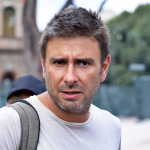 Di Battista torna in Italia, trasferito al Gemelli dopo il malore a Cuba