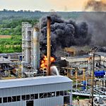 Una raffineria russa dopo un attacco. Gli impianti petroliferi sono diventati uno degli obiettivi della campagna di droni ucraina contro le infrastrutture energetiche di Mosca.